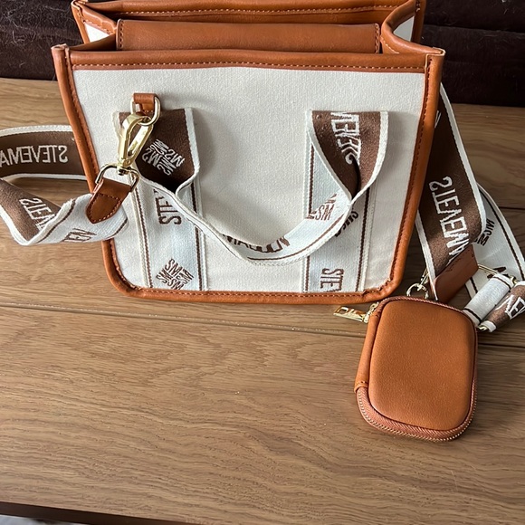 Steve Madden Handbags - Steve Madden crossbody
